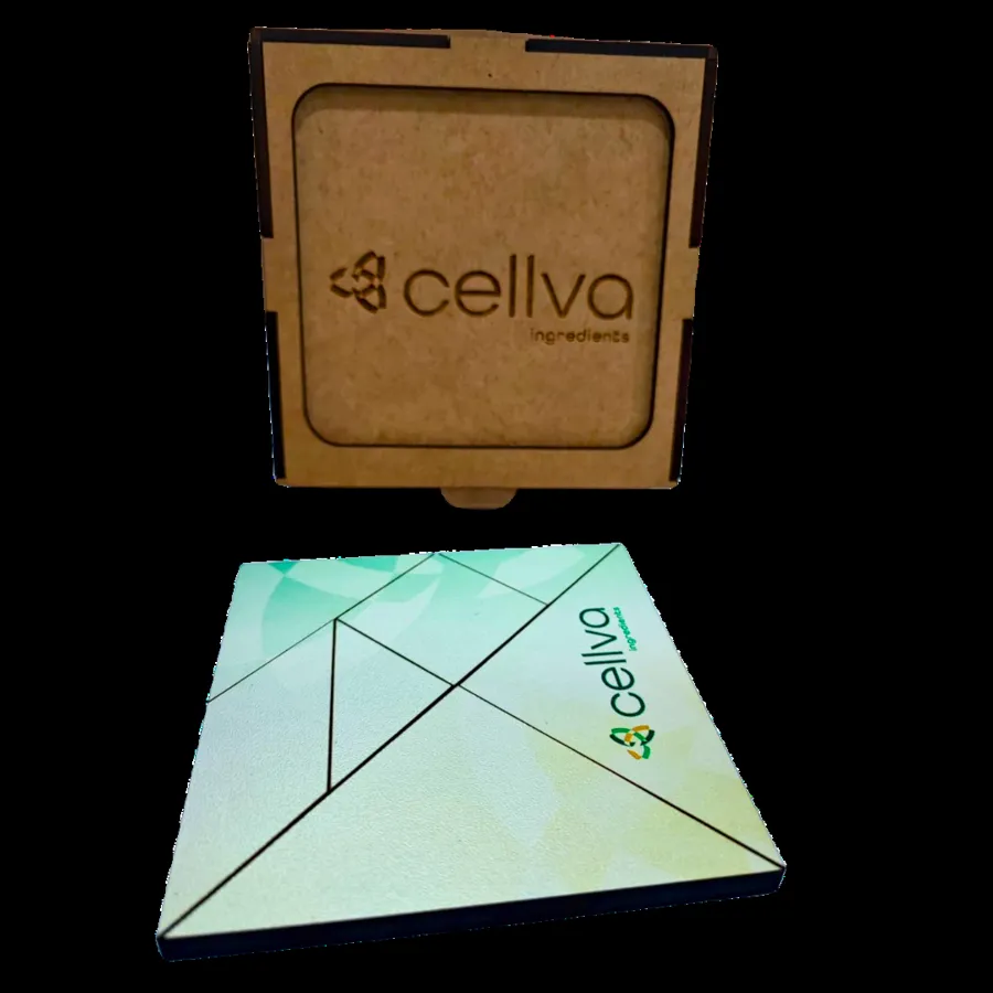 Caixa em MDF gravada com o logo da Cellva